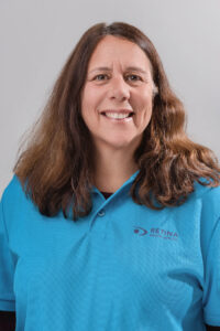 Mariza wearing a blue retina sa golf shirt